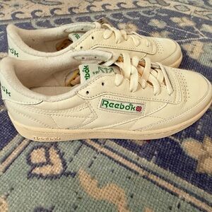 Reebok vintage Club c 85 Cream Sneakers with Classic Logo